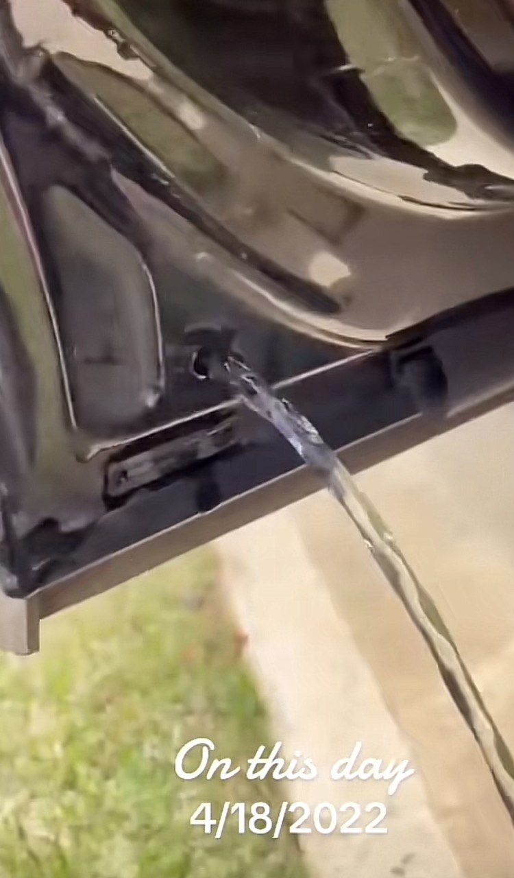 У дверях автомобіля є "секретна" заглушка, яка позбавляє серйозної проблеми: не усі це знають